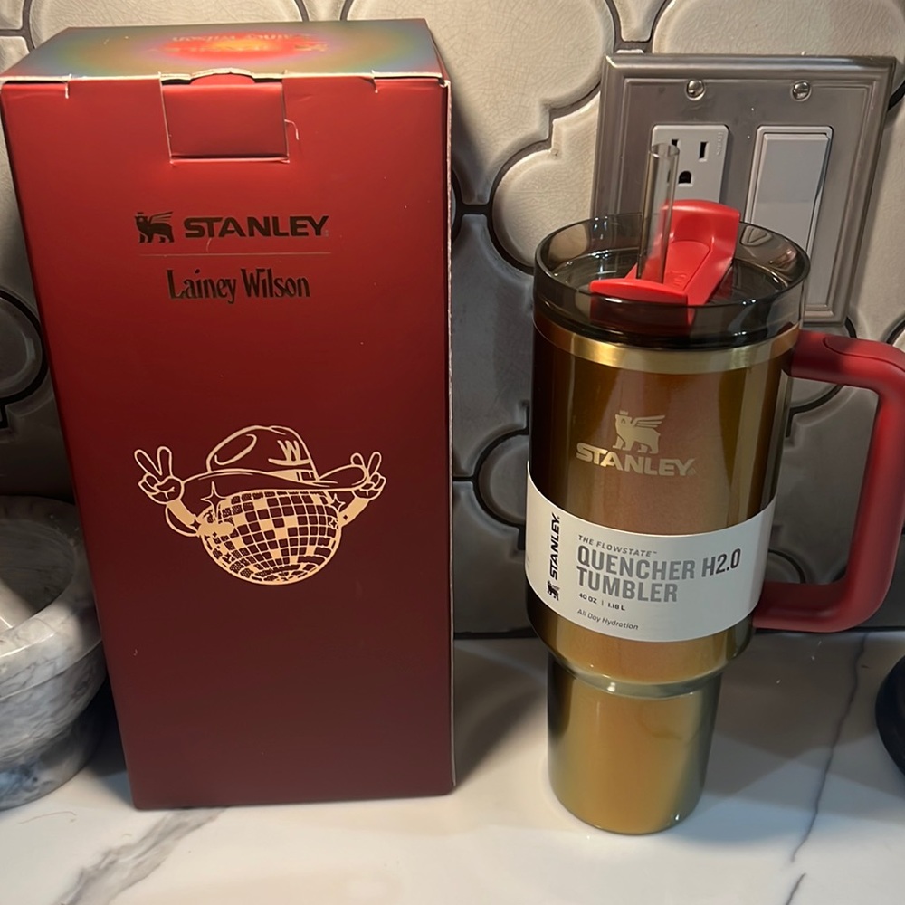Stanley Lainey Wilson Gold Country 40oz